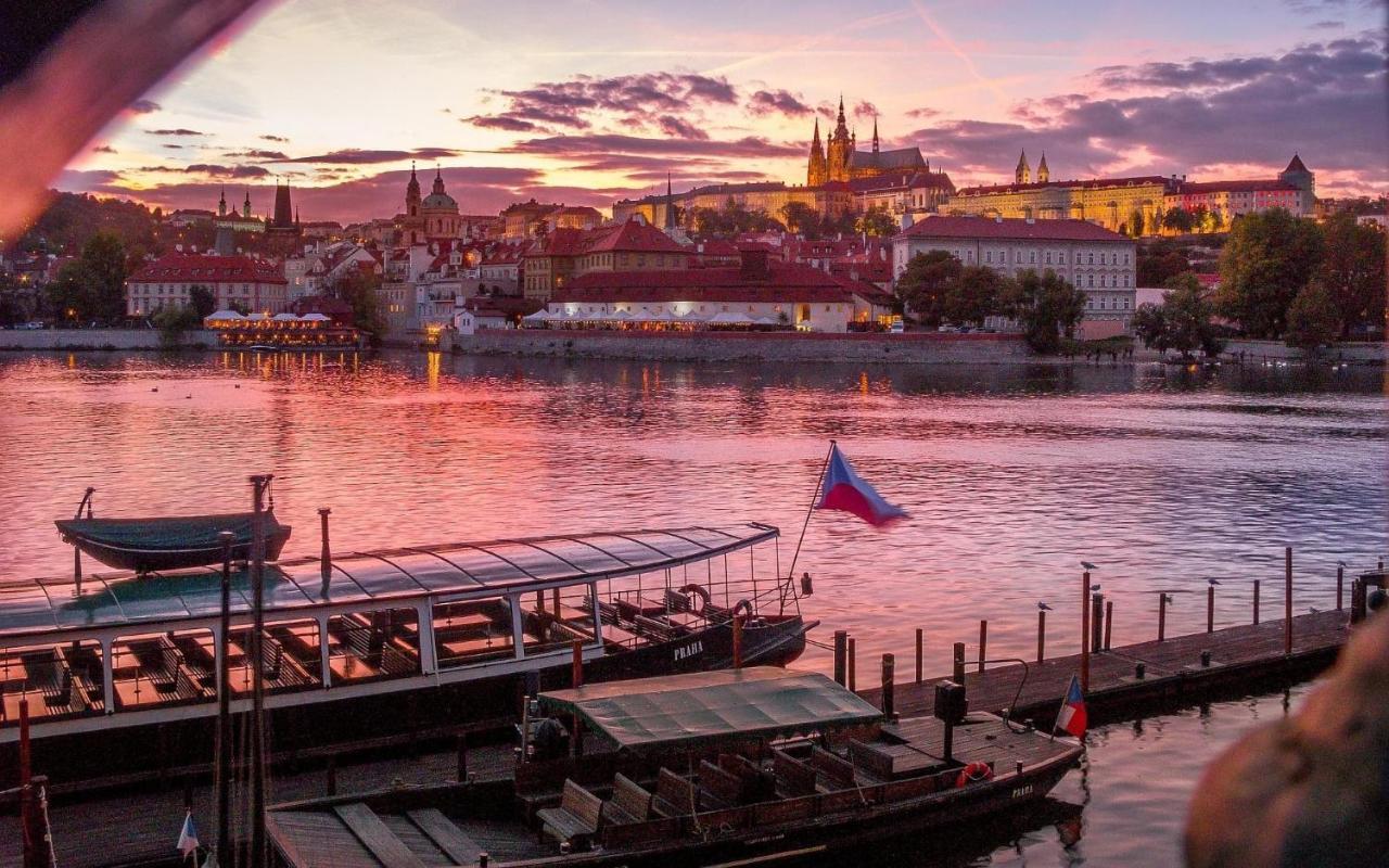 Apartment Vltava Praha Bagian luar foto